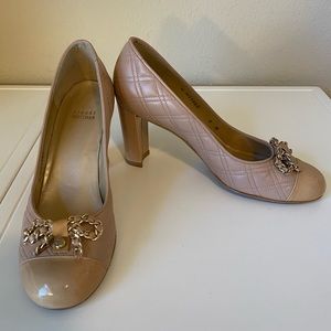 Stuart Weitzman Quilted Bow Pumps/Heels. Like New
